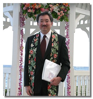 Rev Mack performs ceremonies in mandarine chinese